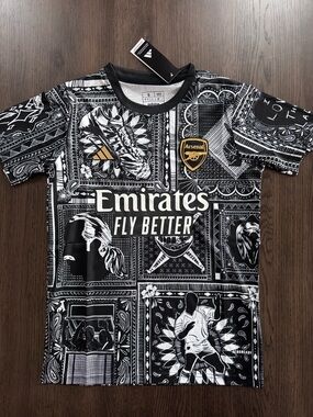 NWT Men’s Small adidas Arsenal Black & White Graphic 'Fly Better' Jersey